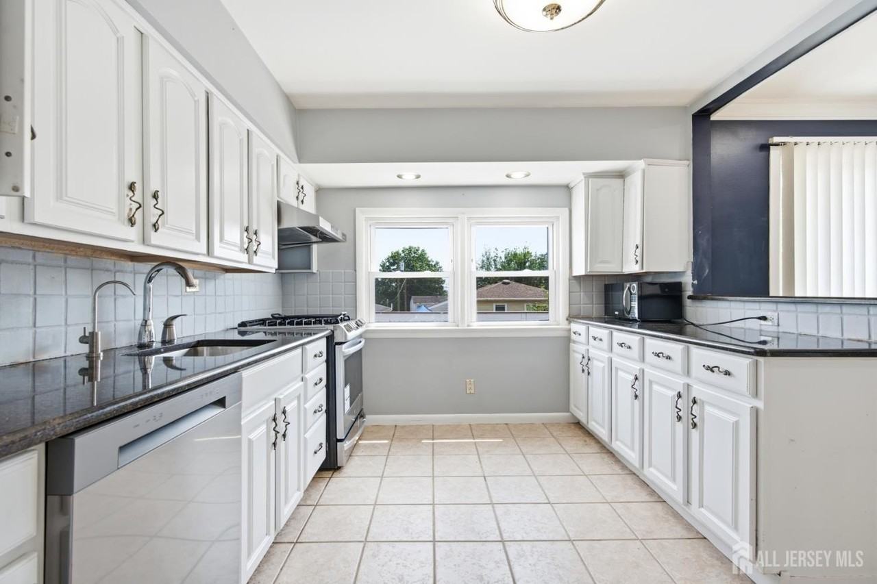 264 E George Pl - Photo 7 of 28