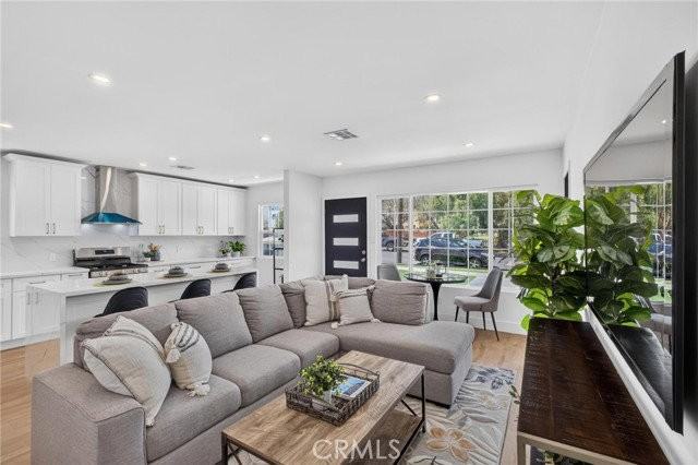 1223 W 23rd St - Photo 4 of 7