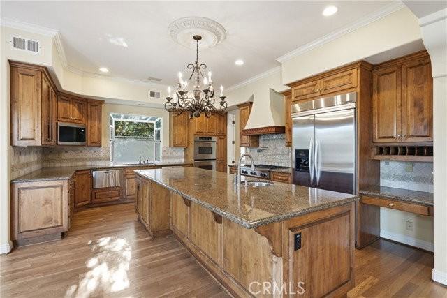 1206 3rd St - Photo 3 of 8