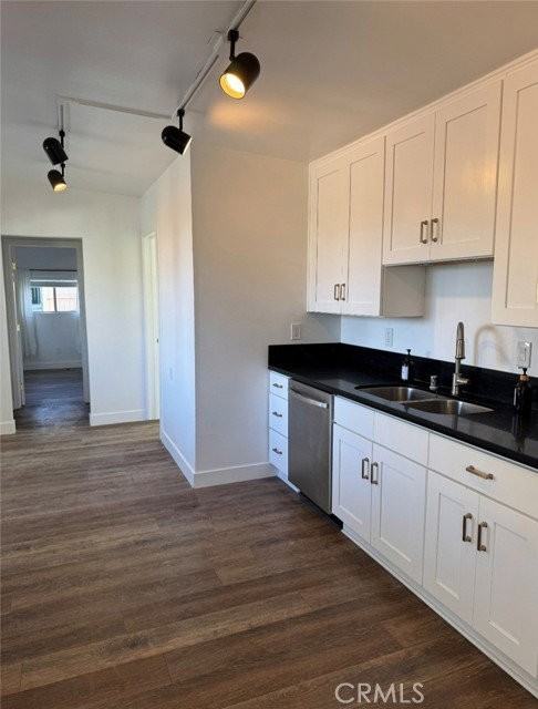919 N Herrin St - Photo 2 of 5
