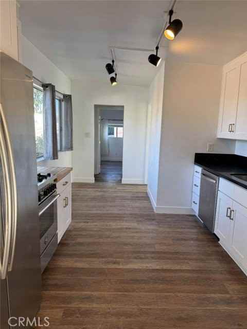 919 N Herrin St - Photo 3 of 5