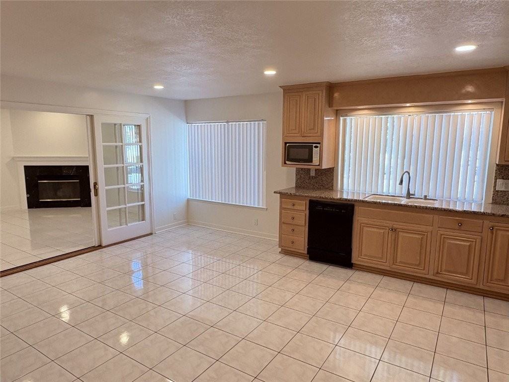 3922 Ash St - Photo 3 of 8