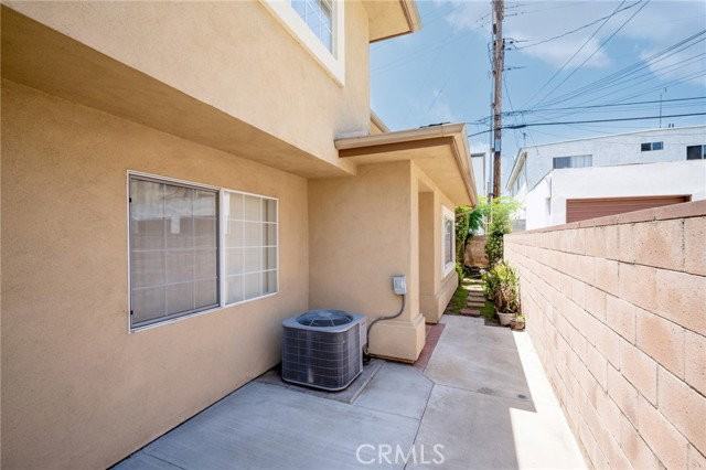 1011 Thompson Ave #C - Photo 2 of 8