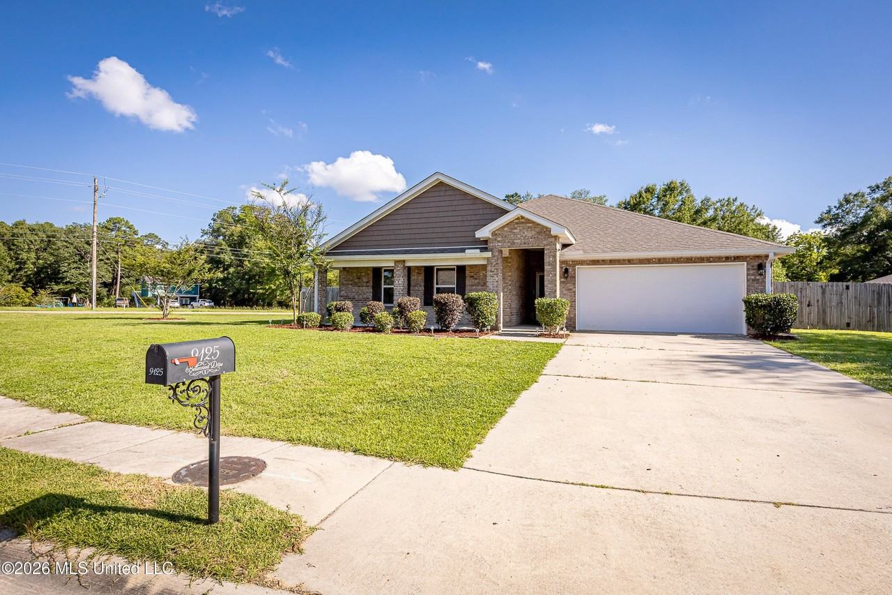 9125 Bellewood Dr - Photo 2 of 50