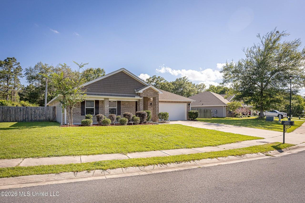 9125 Bellewood Dr - Photo 3 of 50