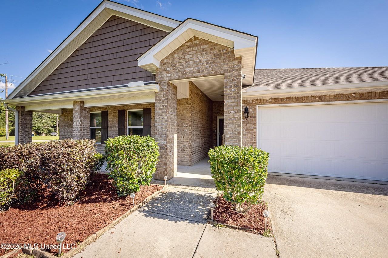 9125 Bellewood Dr - Photo 4 of 50