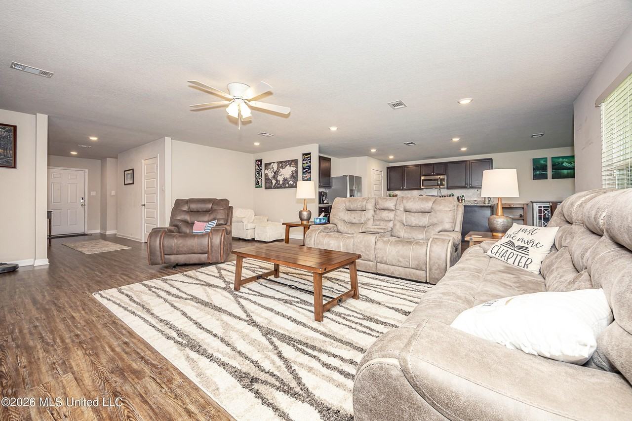 9125 Bellewood Dr - Photo 6 of 50