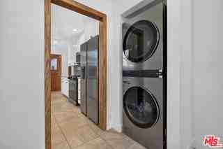 1811 N Avon St - Photo 4 of 8