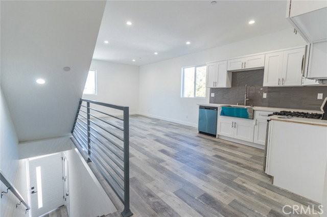 5144 Riverton Ave - Photo 3 of 8