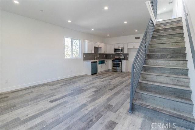 5144 Riverton Ave - Photo 4 of 8