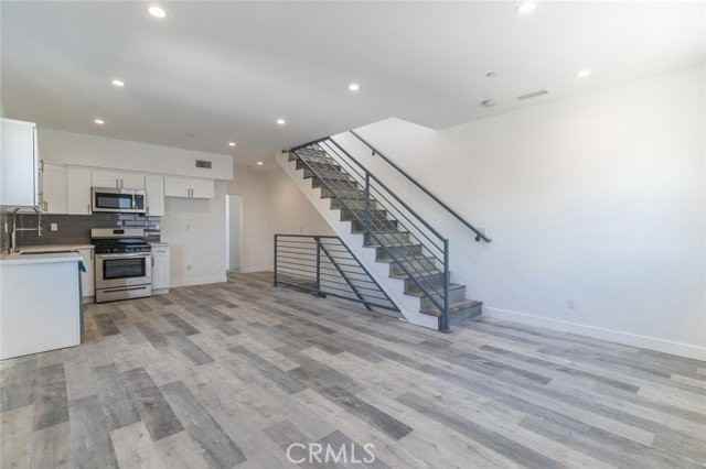 5144 Riverton Ave - Photo 5 of 8