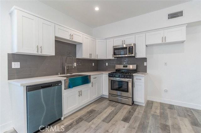 5144 Riverton Ave - Photo 6 of 8