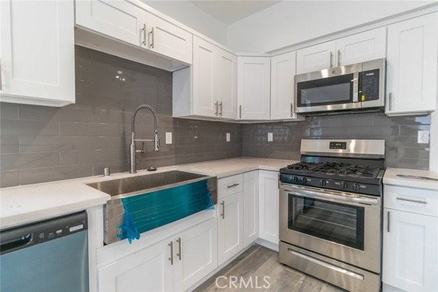 5144 Riverton Ave - Photo 7 of 8