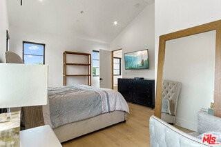 5041 Noeline Ave - Photo 7 of 8