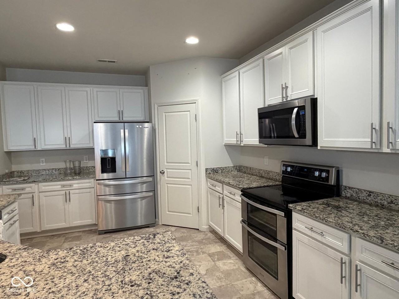 1190 Sunset Blvd - Photo 4 of 26
