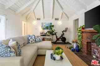 444 S Roxbury Dr #B - Photo 5 of 8