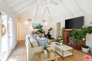 444 S Roxbury Dr #B - Photo 6 of 8