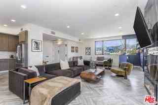 137 N North Doheny Drive #4 - Photo 6 of 8