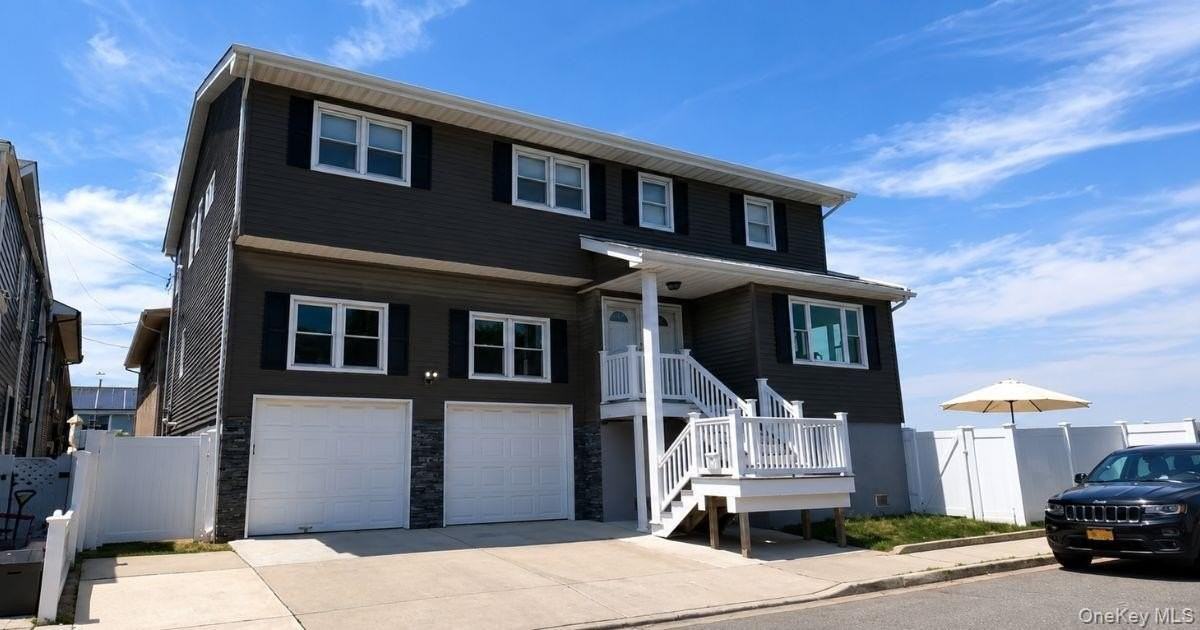 93 Armour St