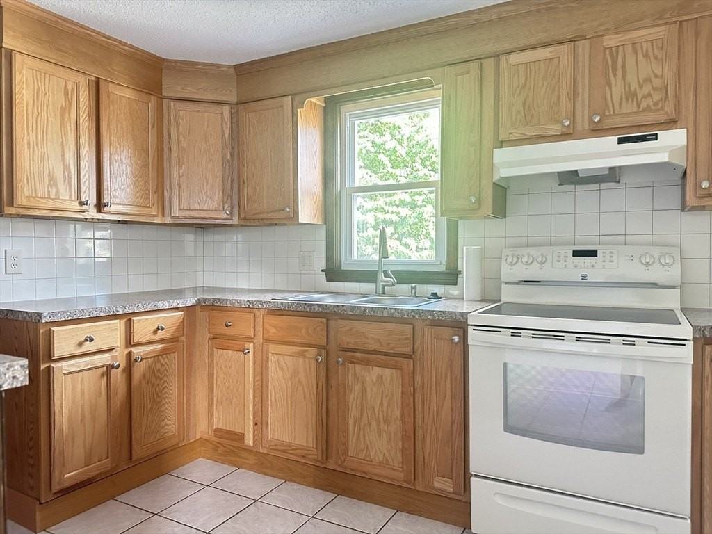 26 Birch St - Photo 2 of 21