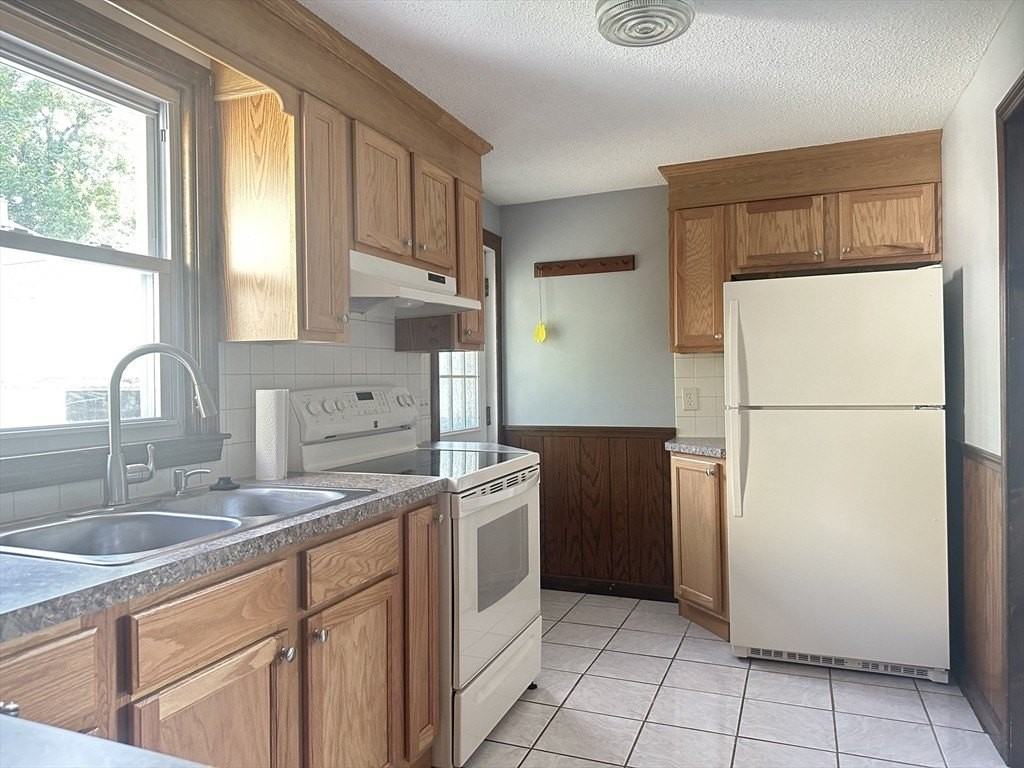 26 Birch St - Photo 3 of 21