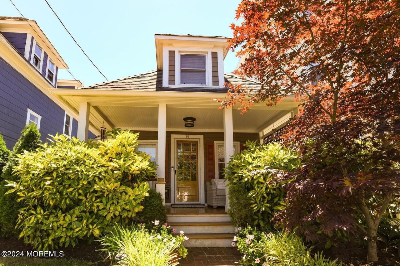 94 Embury Ave - Photo 2 of 37