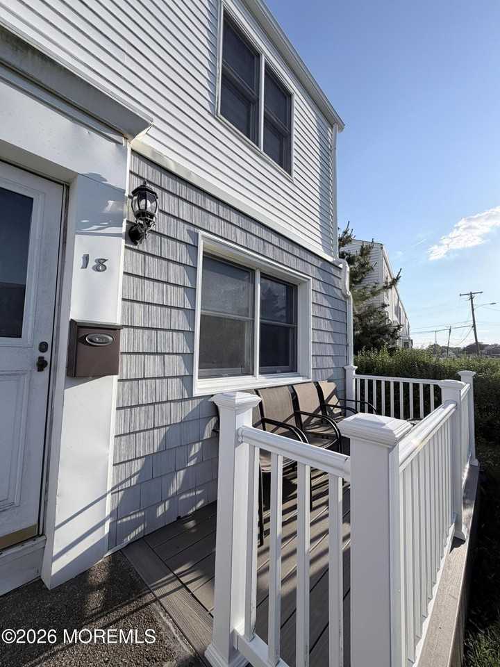 18 Howland Ave - Photo 2 of 15