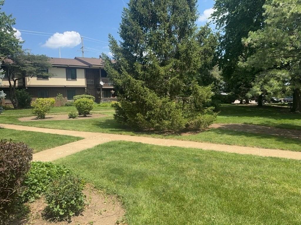 571 Somerset Ln #5 - Photo 2 of 17