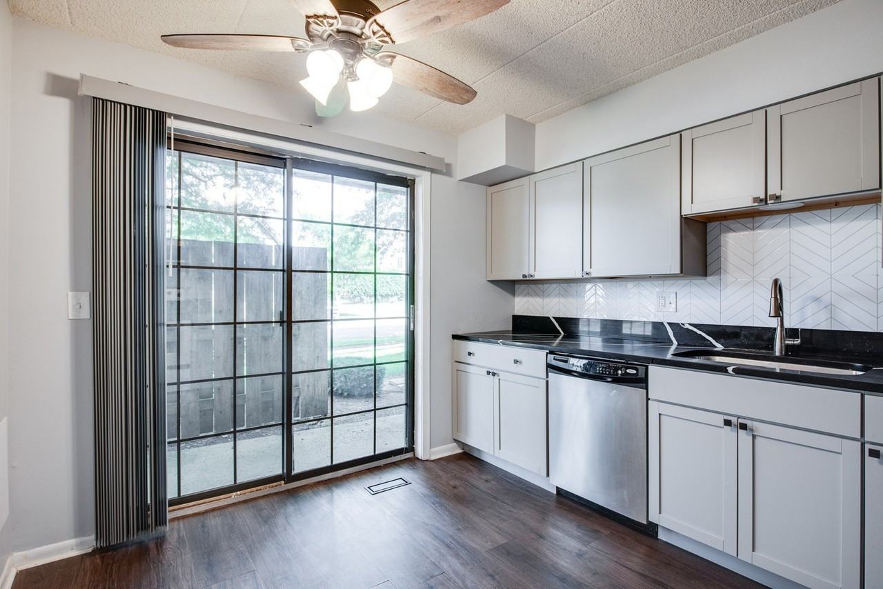 1486 W Jefferson Ave #D - Photo 3 of 16