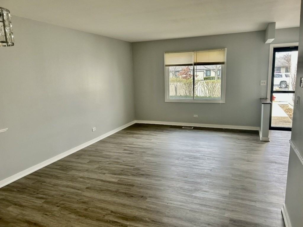 126 Honeysuckle Ct - Photo 4 of 15