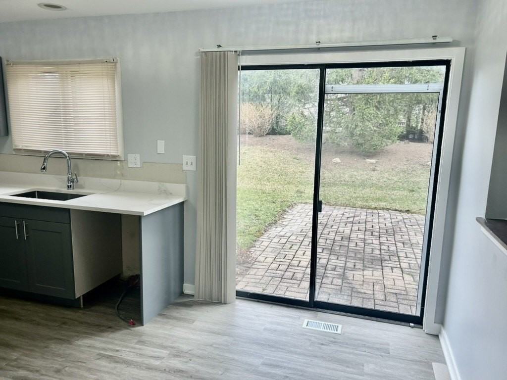 126 Honeysuckle Ct - Photo 5 of 15