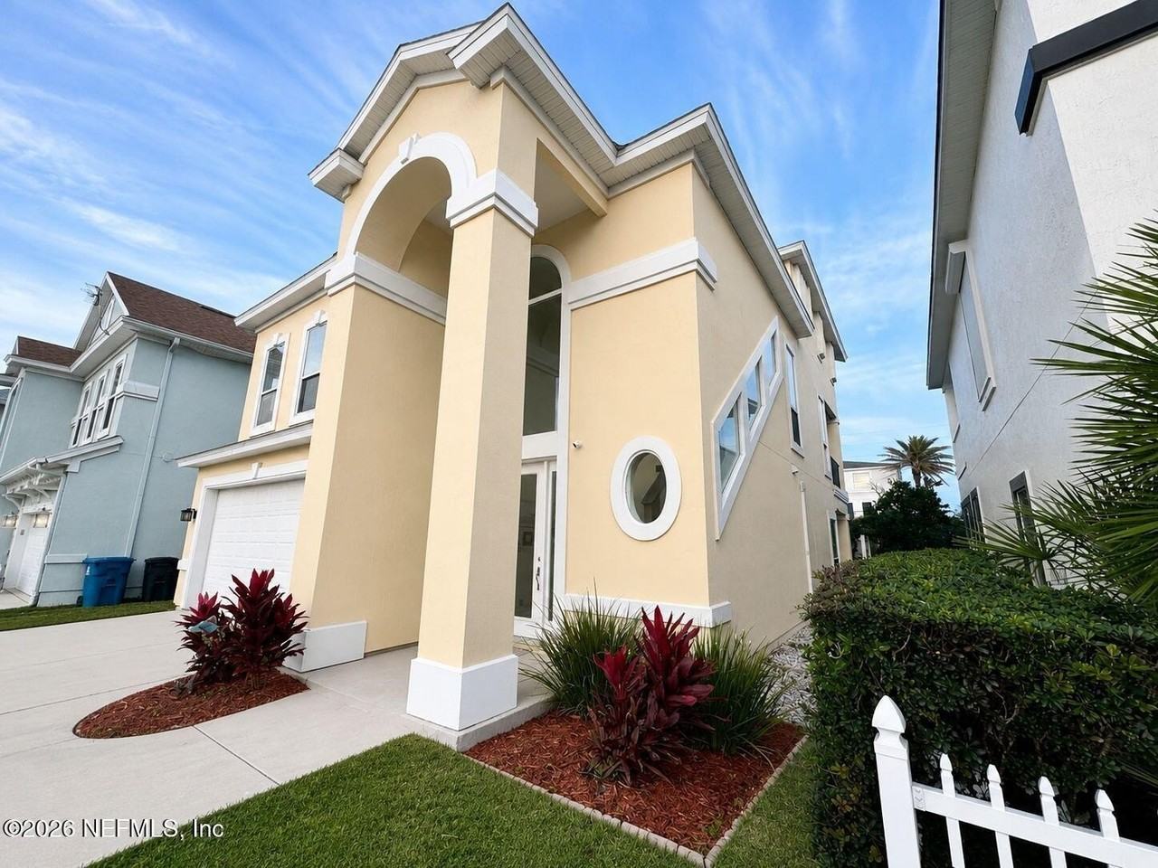 692 Sand Isles Cir - Photo 3 of 50