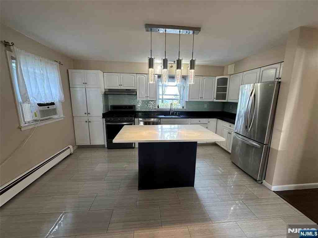 777 Oakwood Ln - Photo 3 of 21