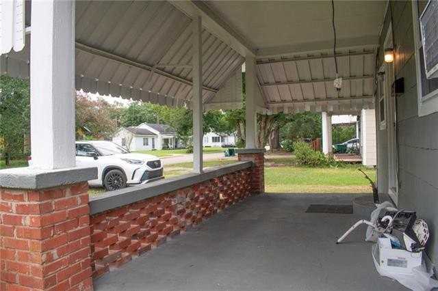 409 S Chestnut St - Photo 2 of 13