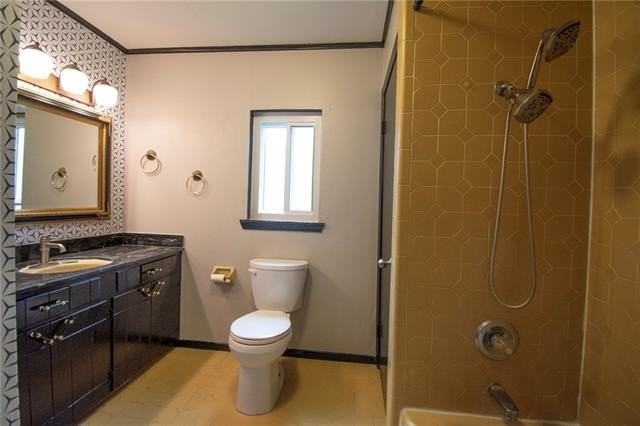 409 S Chestnut St - Photo 6 of 13