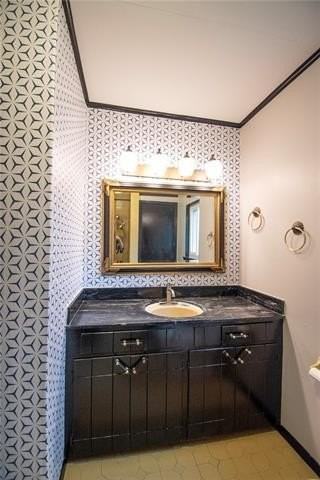 409 S Chestnut St - Photo 7 of 13