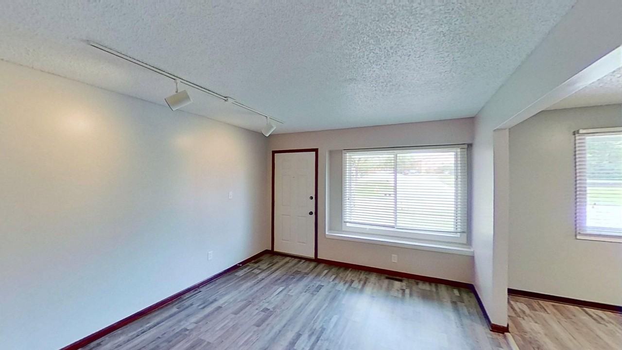 4306 50th St - Photo 2 of 15
