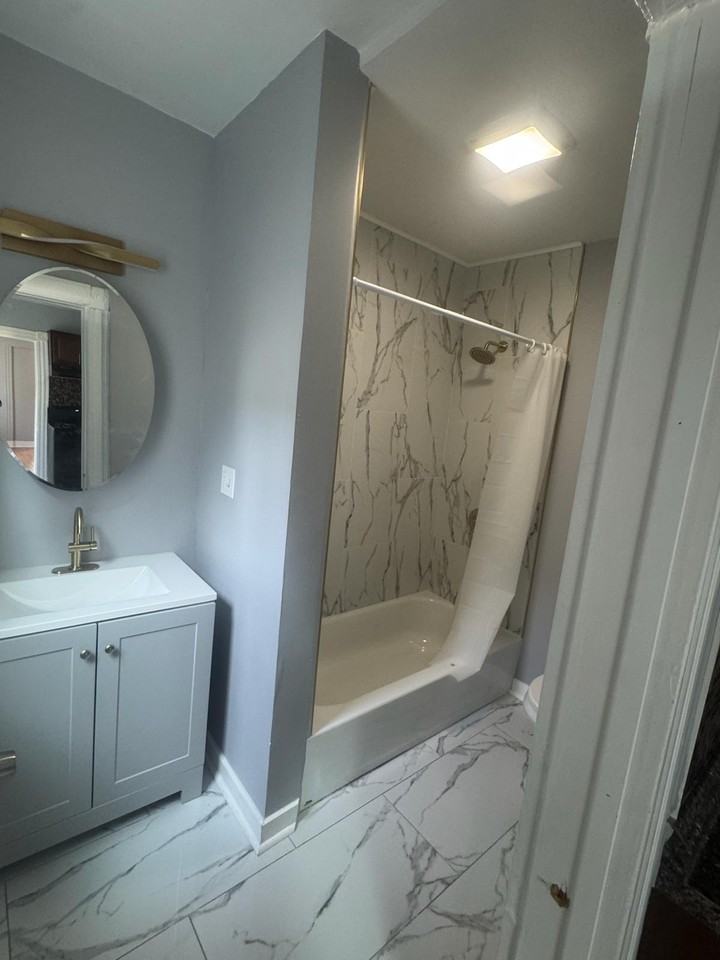 1079 Kossuth St #2 - Photo 3 of 10