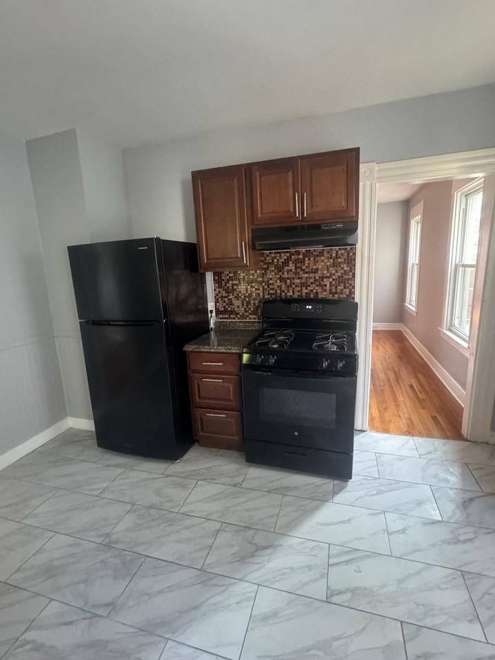 1079 Kossuth St #2 - Photo 6 of 10