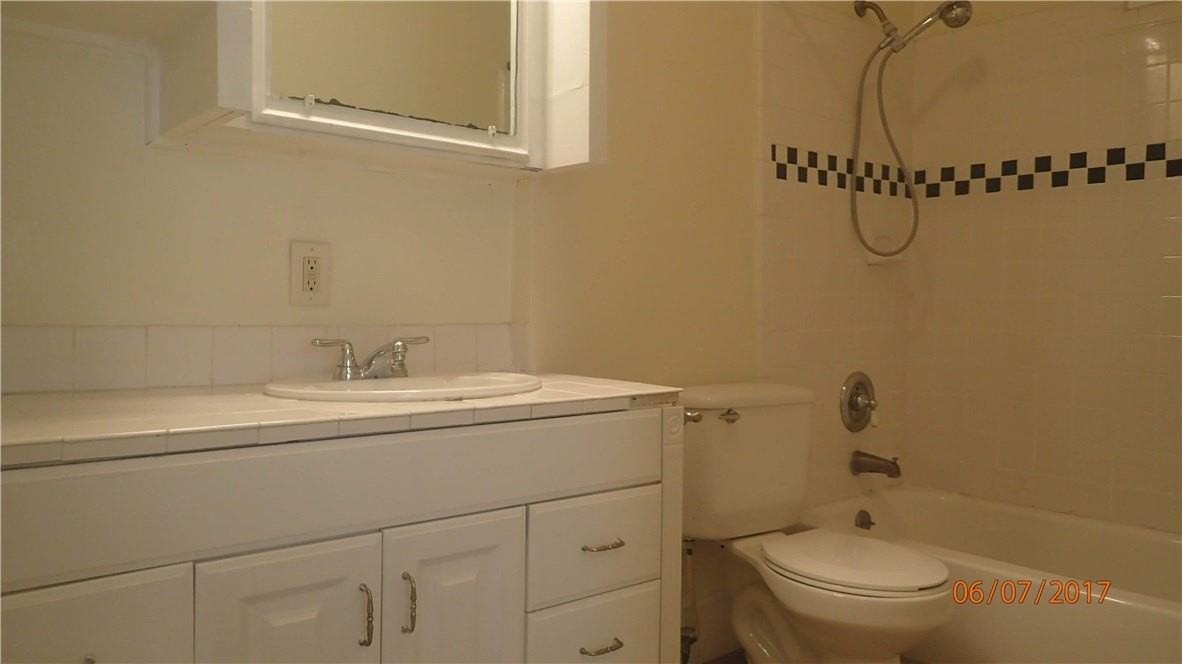 5923 Worth St - Photo 5 of 9