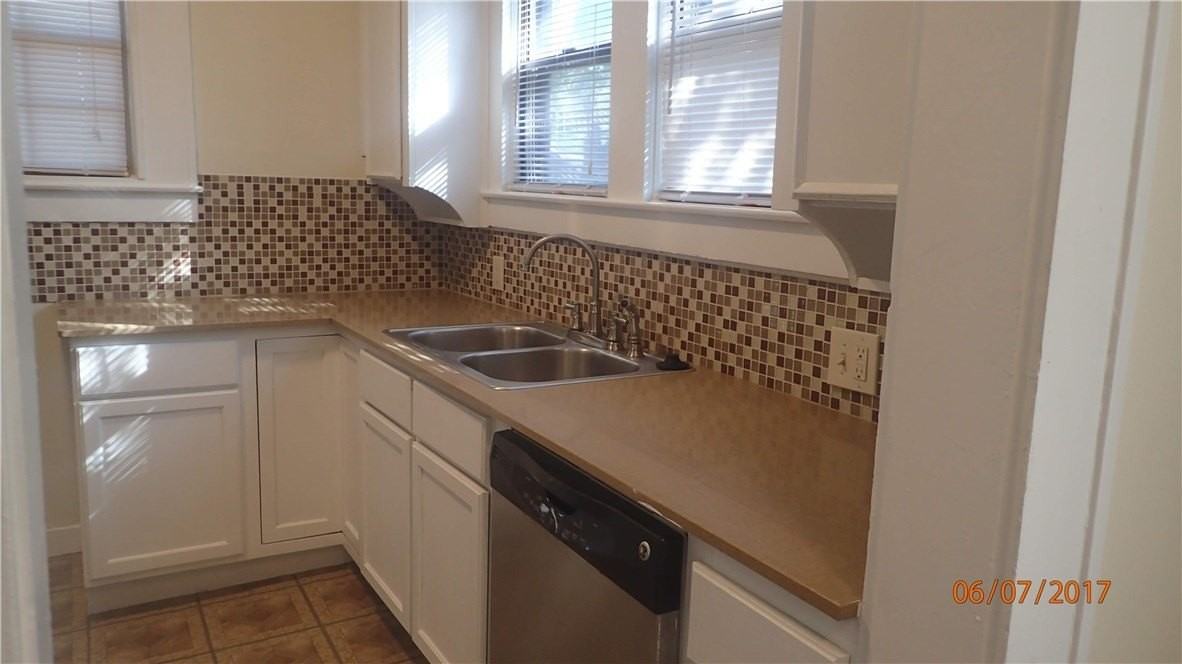 5923 Worth St - Photo 6 of 9