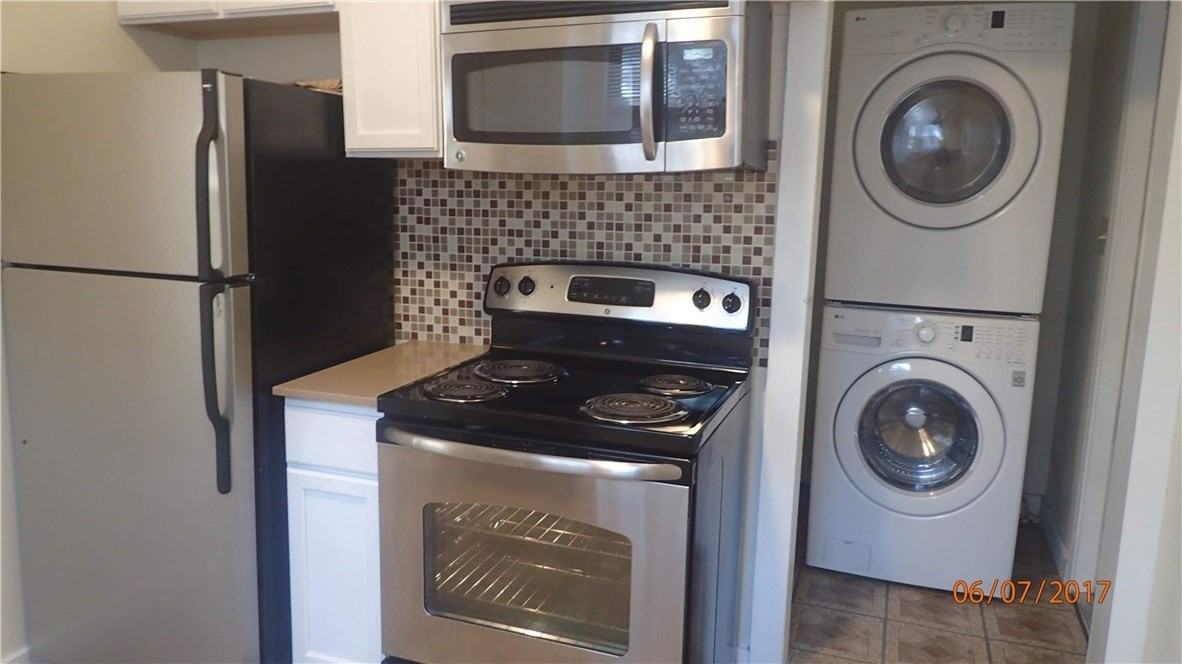 5923 Worth St - Photo 7 of 9
