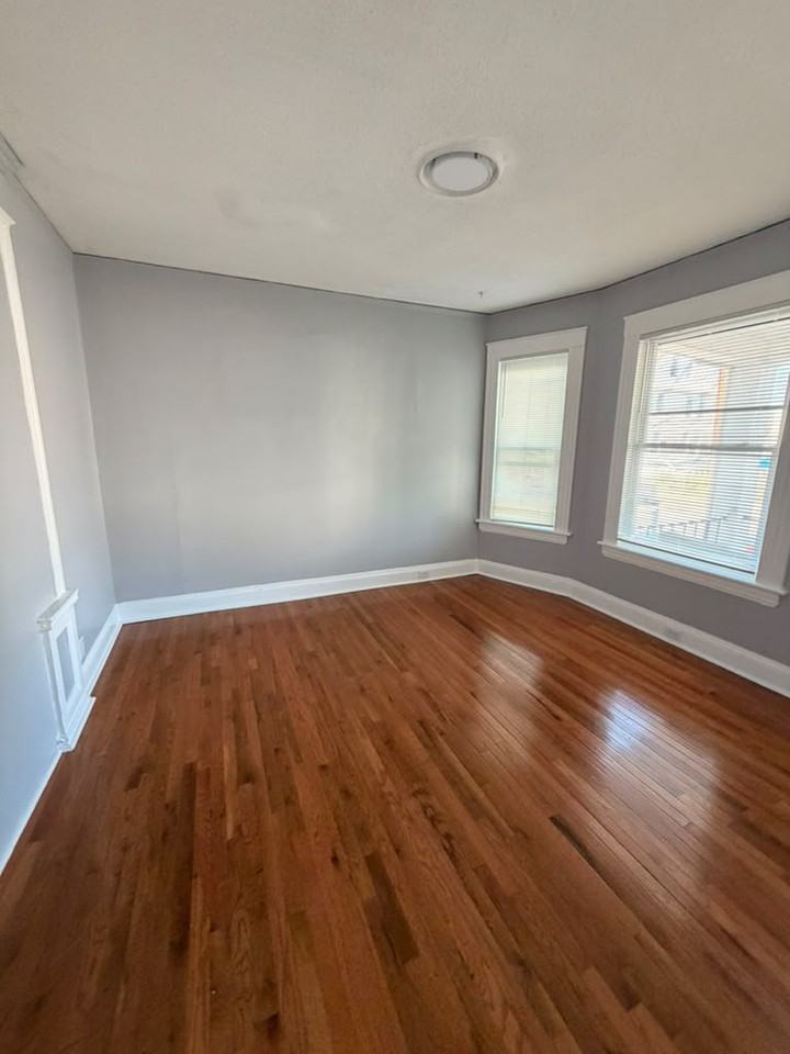 545 Park St #1R - Photo 2 of 10