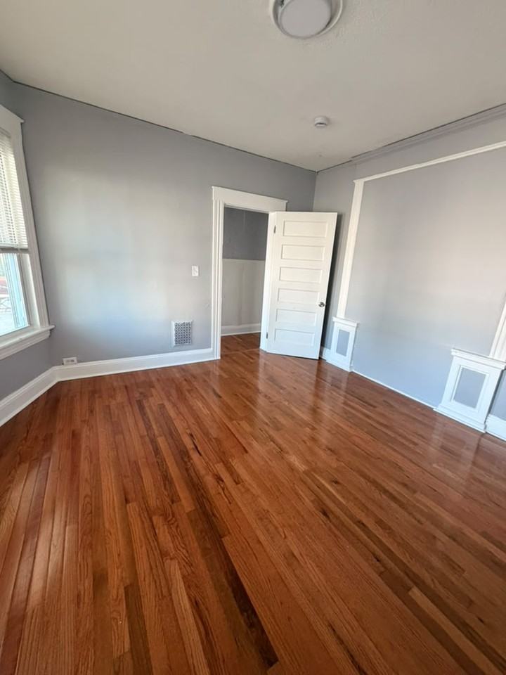 545 Park St #1R - Photo 3 of 10