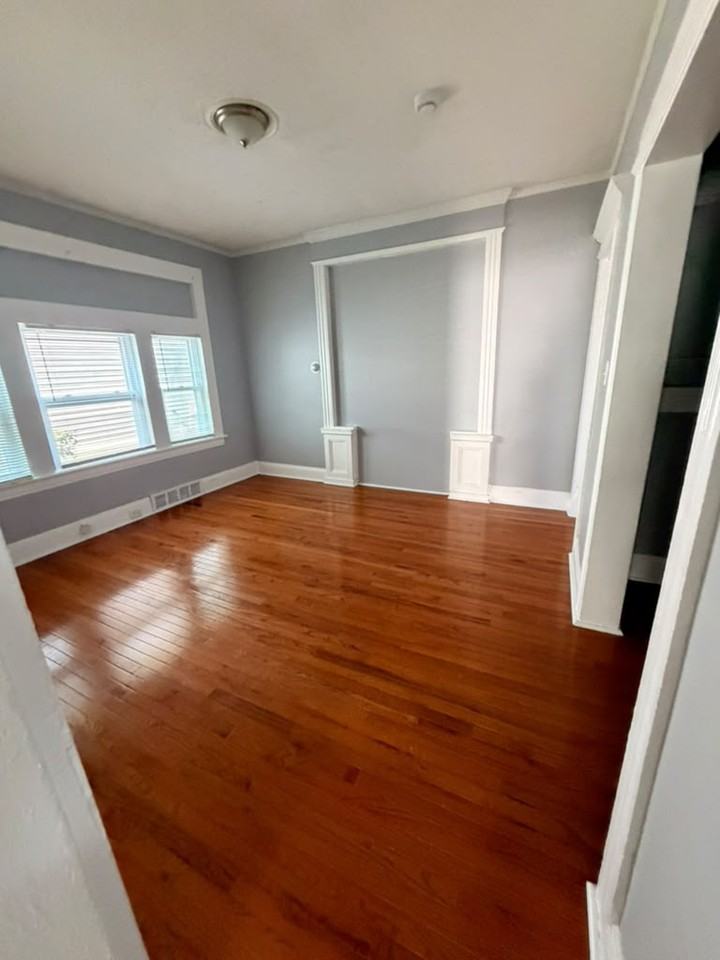 545 Park St #1R - Photo 6 of 10