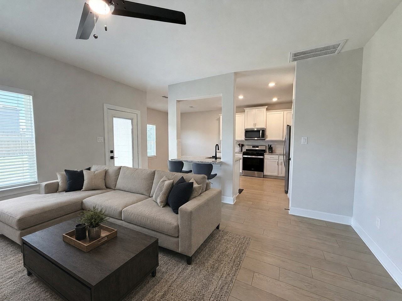 1205 Ginsburg Ln - Photo 2 of 25