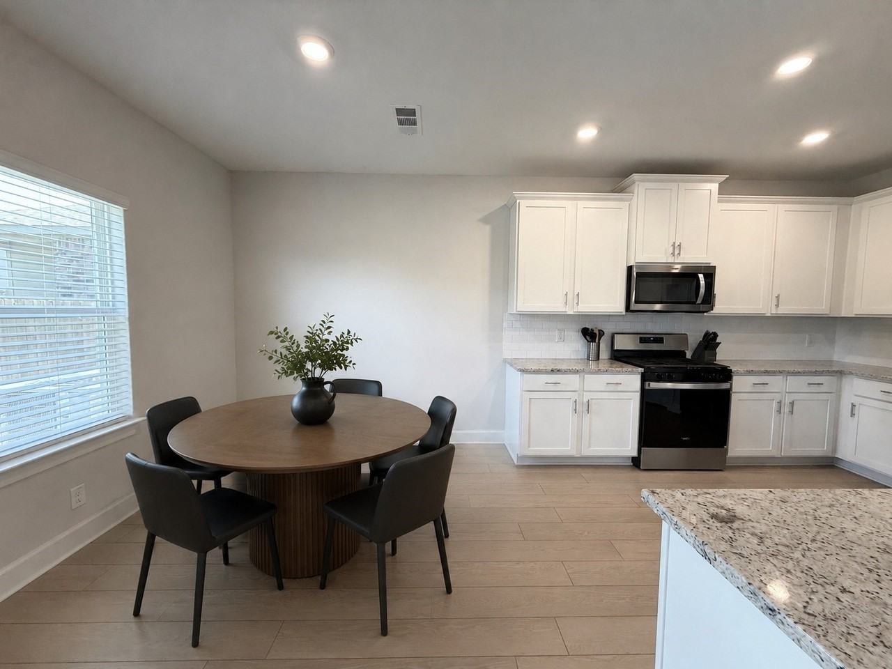 1205 Ginsburg Ln - Photo 5 of 25