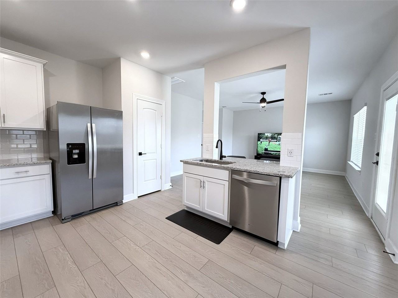 1205 Ginsburg Ln - Photo 7 of 25
