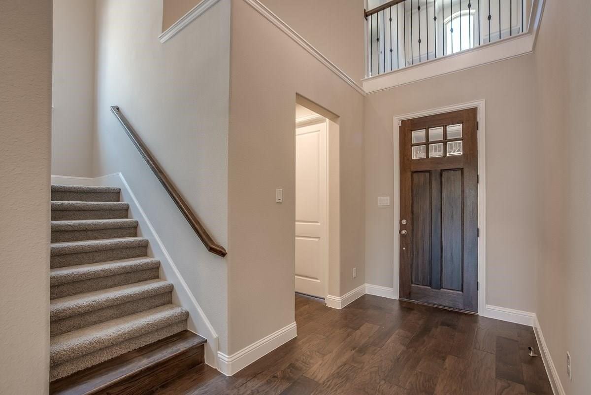 736 Carlisle Dr - Photo 4 of 36