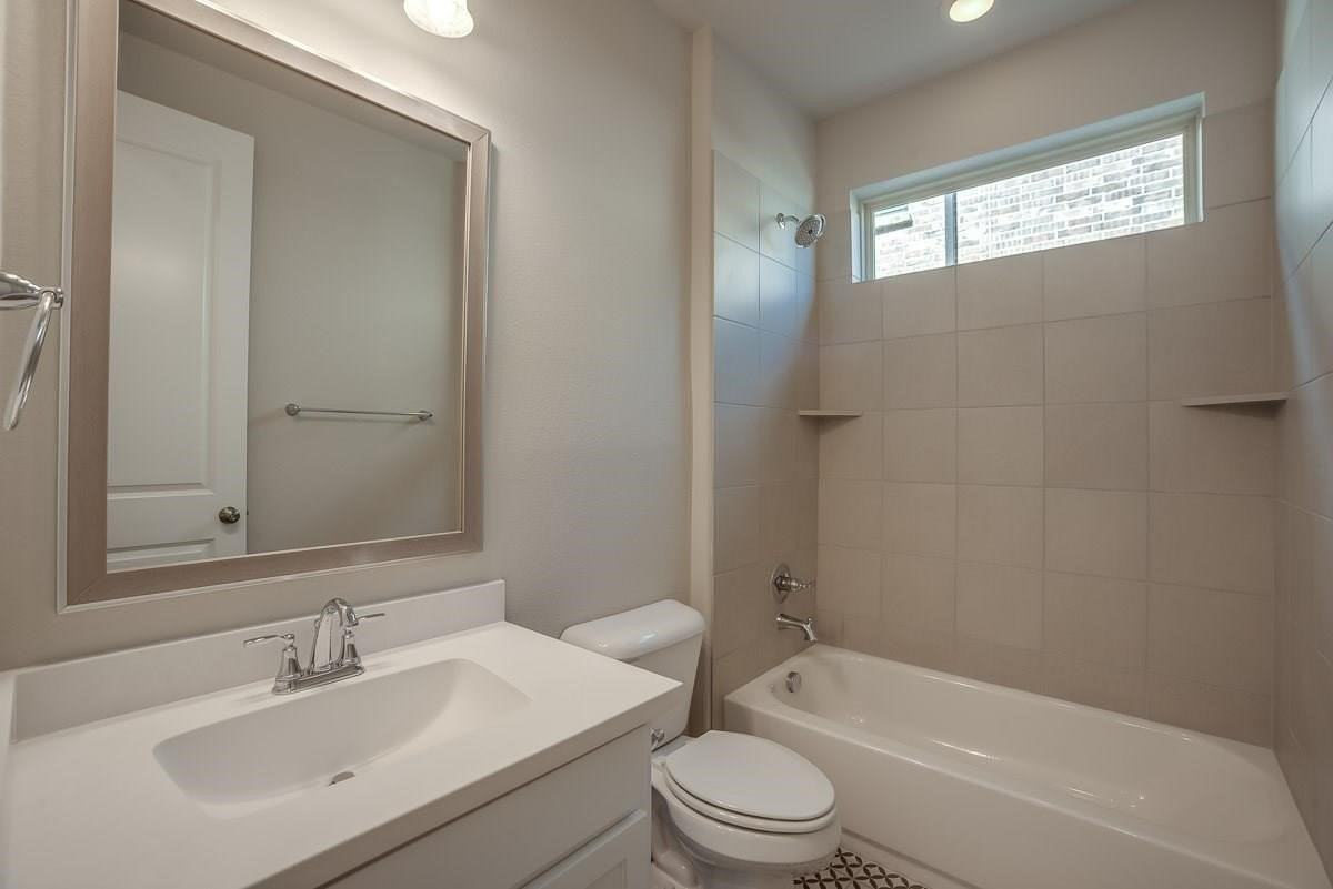 736 Carlisle Dr - Photo 6 of 36